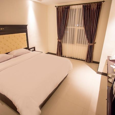 Same Hotel Malang Exterior foto