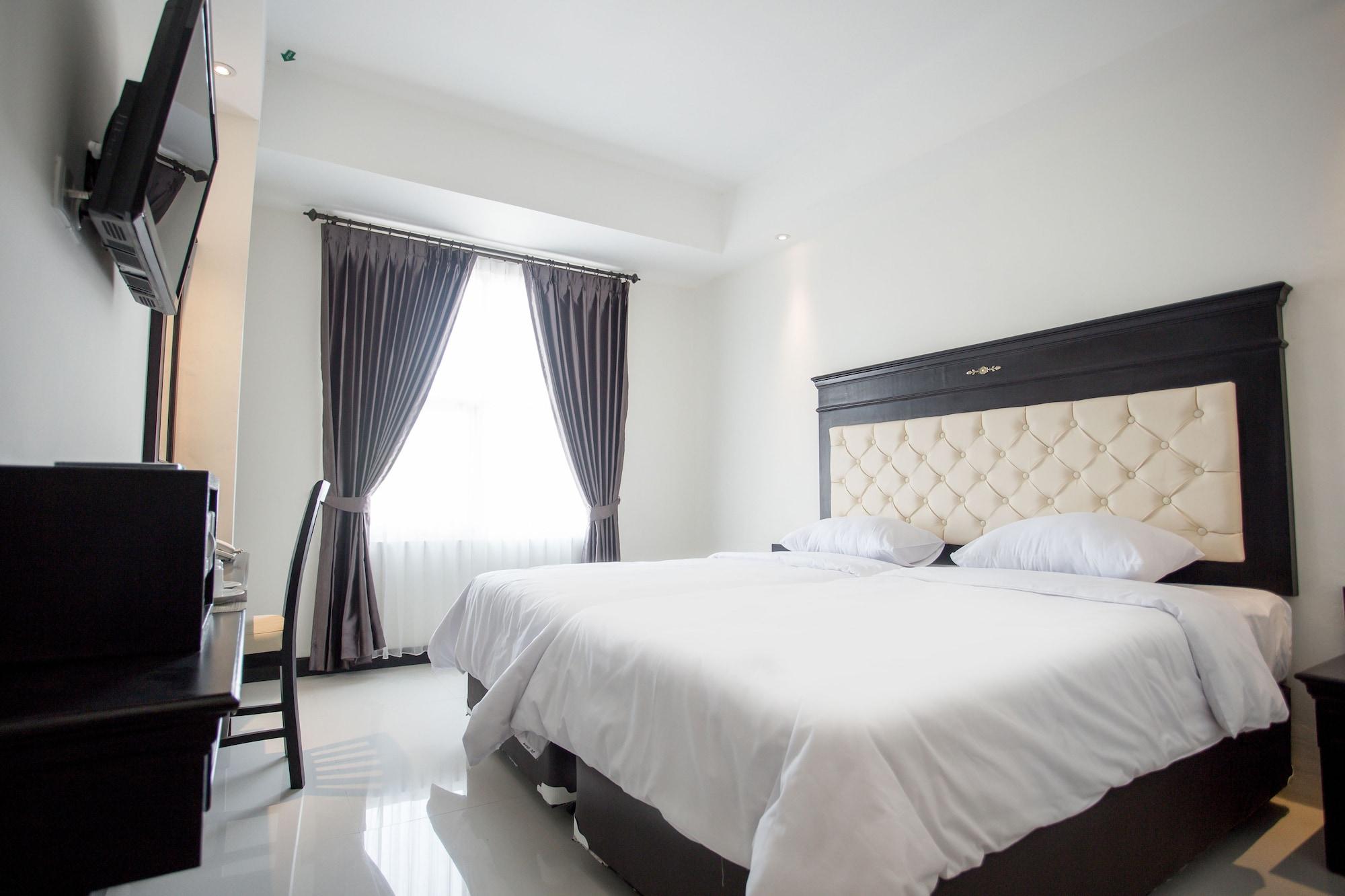Same Hotel Malang Exterior foto